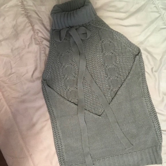 Grey Turtleneck Sleeveless knit shirt open back - Picture 5 of 6